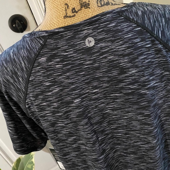 Cute heathered athletic top - Picture 5 of 7